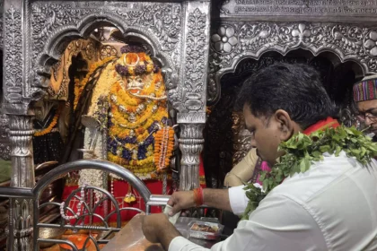 गृहमंत्री विजय शर्मा ने किए श्री काल भैरव मंदिर के दर्शन, सीएम साय भी वाराणसी दौरे पर