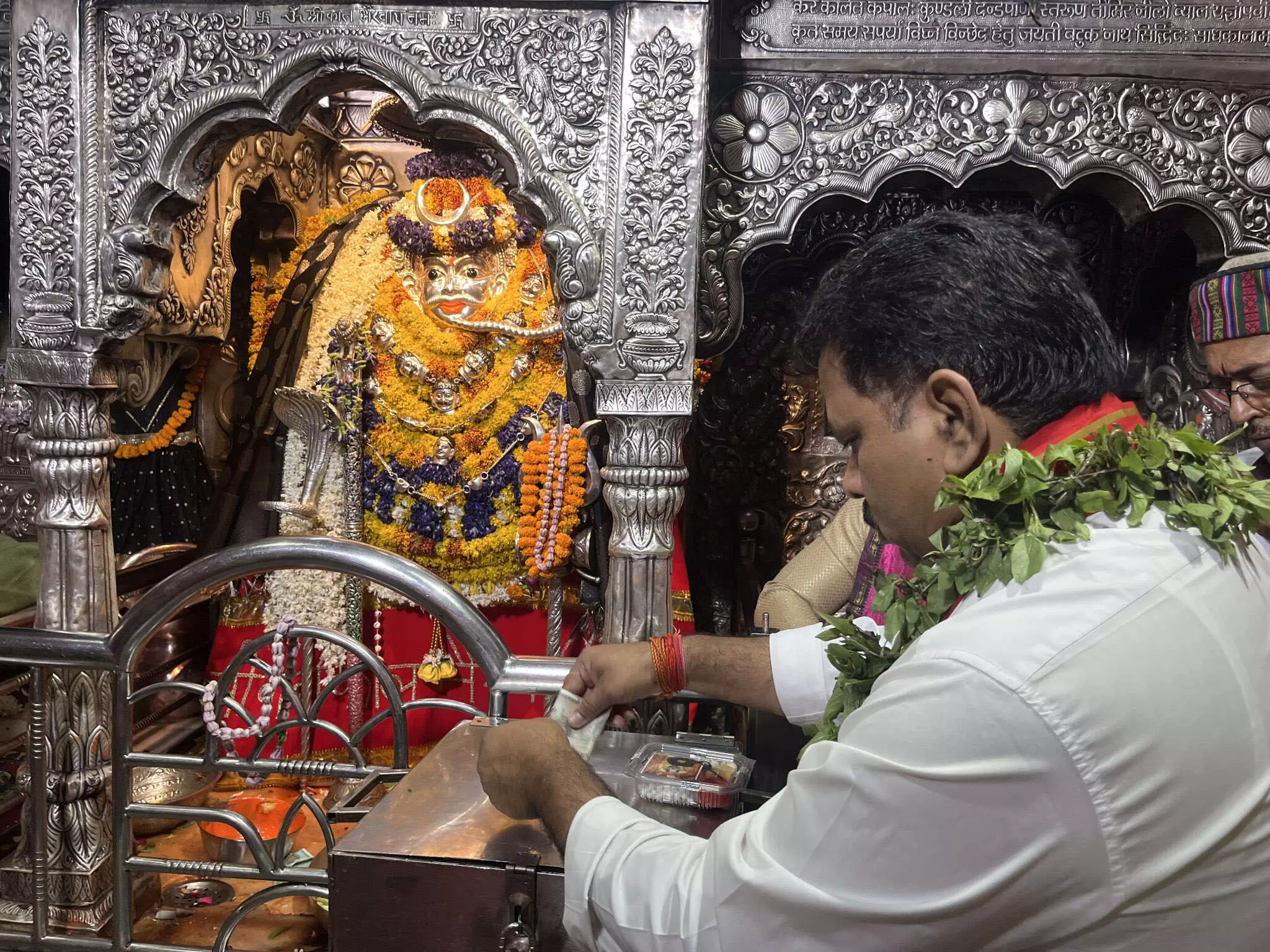 गृहमंत्री विजय शर्मा ने किए श्री काल भैरव मंदिर के दर्शन, सीएम साय भी वाराणसी दौरे पर