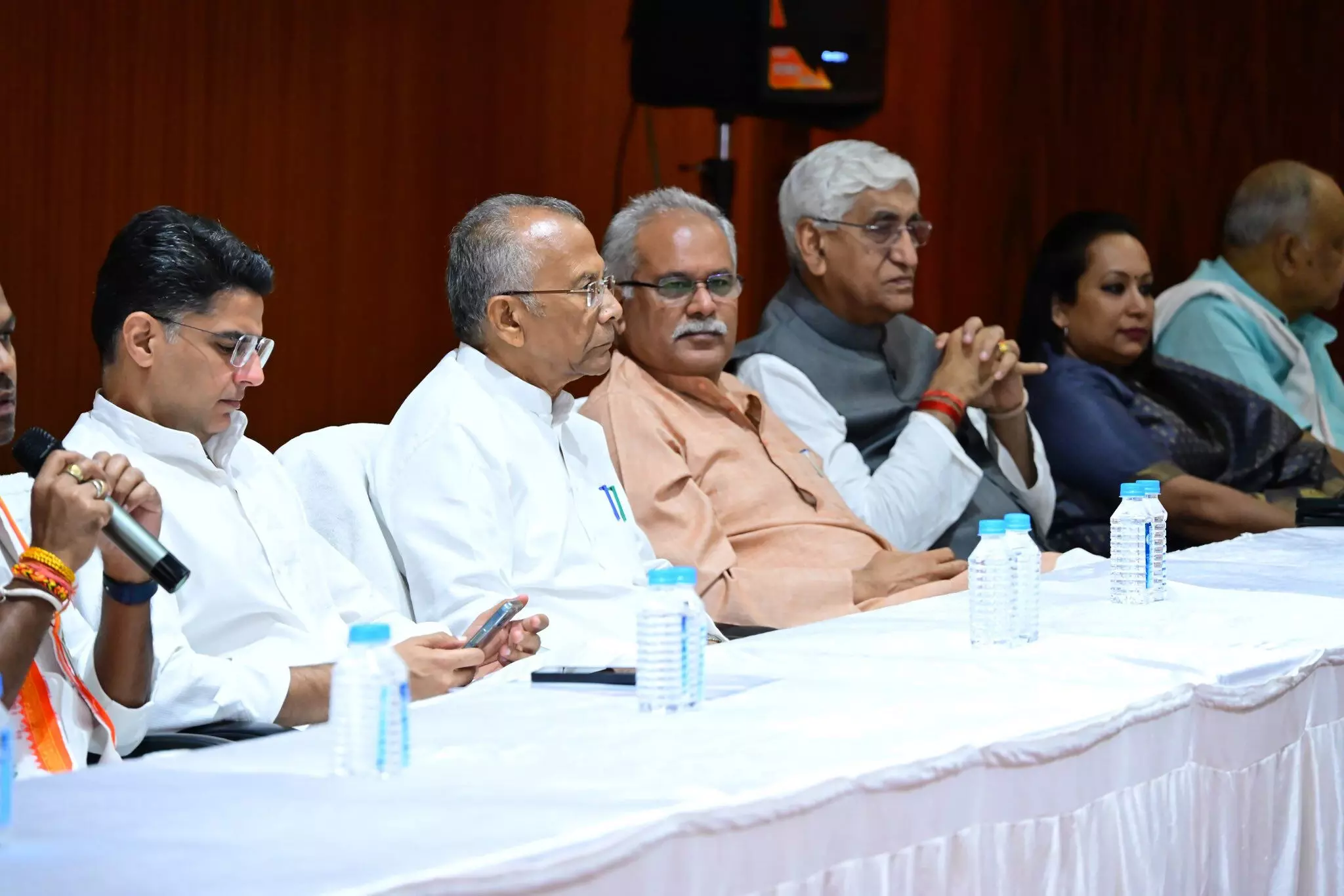 भूपेश बघेल की नाराजगी पॉलिटिकल अफेयर्स कमेटी की बैठक में फूटी
