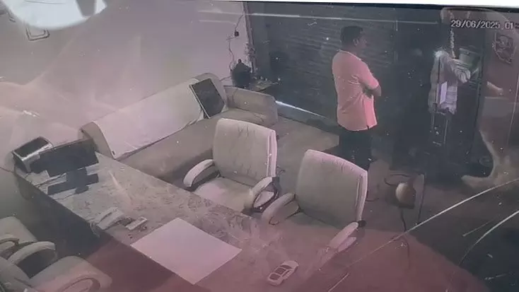CCTV फुटेज के बावजूद FIR नहीं, रायपुर में जमीन दलाल की दबंगई जारी