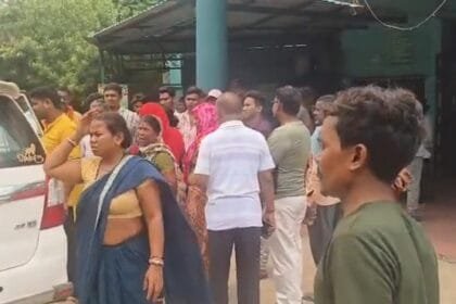 रायपुर: प्रसूता की मौत पर हंगामा: डॉक्टर गायब, वार्ड ब्वॉय ने लगाया इंजेक्शन: Birgaon Hospital negligence