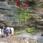 वाटरफॉल में स्टंट कर रहे युवा, मौत को दे रहे दावत | चिंगरापगार में बढ़ा खतरा