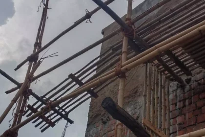 रायपुर: प्लास्टर करते समय तीसरी मंजिल से गिरे मजदूर, एक की मौत