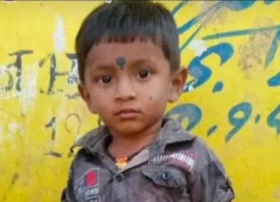 छत्तीसगढ़: शादी के 9 साल बाद हुआ था बेटा, खेत की खाई में डूबकर मासूम की मौत