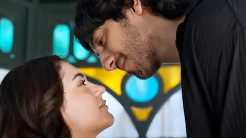 अहान-अनीत की 'सैयारा' बनी ब्लॉकबस्टर, वर्ल्डवाइड कमाई 300 करोड़ के पार