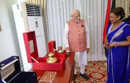 विदेश में रामभक्ति की गूंज: त्रिनिदाद में मोदी ने सौंपा अयोध्या मंदिर का प्रतीक