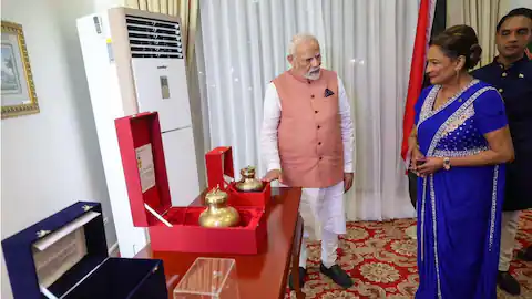 विदेश में रामभक्ति की गूंज: त्रिनिदाद में मोदी ने सौंपा अयोध्या मंदिर का प्रतीक