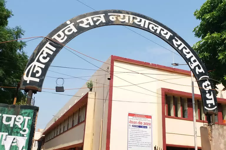 रायपुर कोर्ट का आदेश: तीन महिला पुलिसकर्मियों पर FIR दर्ज