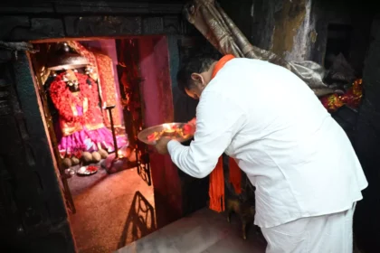दंतेवाड़ा: रक्षाबंधन पर गृहमंत्री विजय शर्मा ने दंतेश्वरी माई से लिया आशीर्वाद
