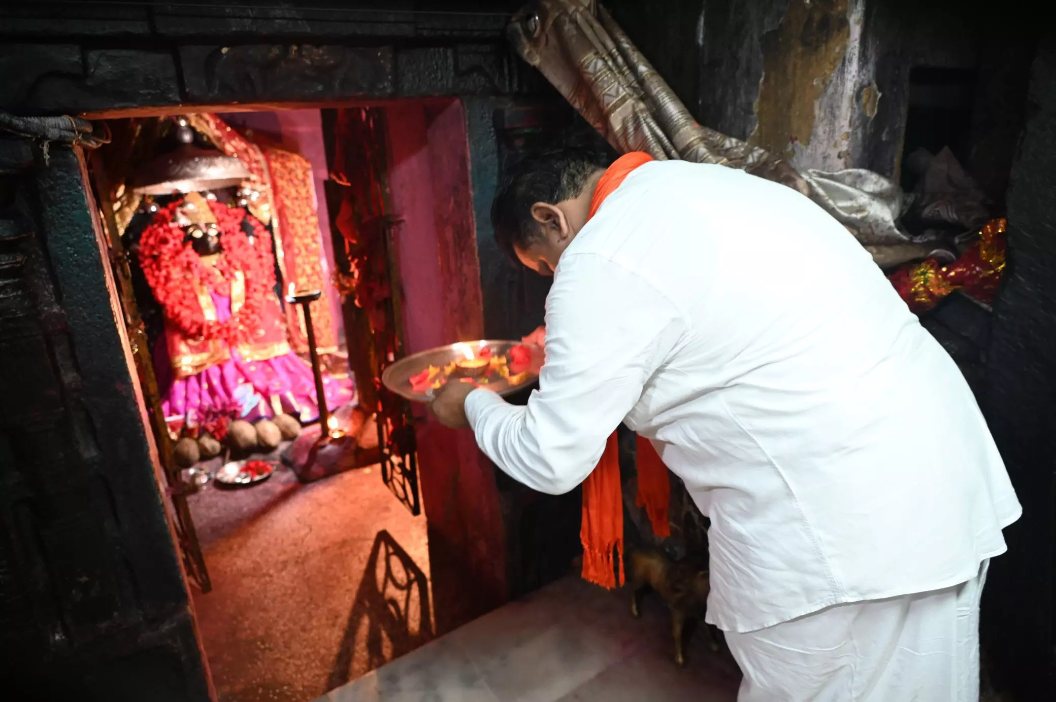 दंतेवाड़ा: रक्षाबंधन पर गृहमंत्री विजय शर्मा ने दंतेश्वरी माई से लिया आशीर्वाद