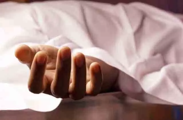 रायगढ़: मोबाइल टावर में युवक ने लगाई फांसी, मौके पर जुटी भीड़