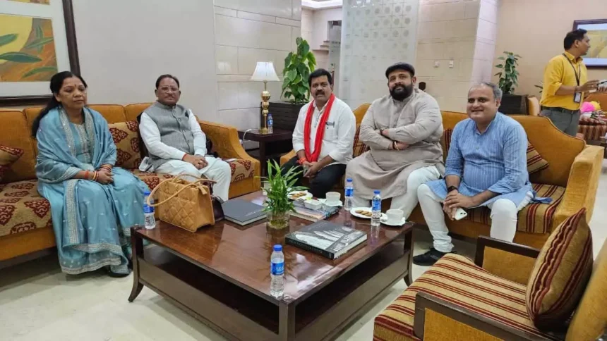 विदेश दौरे से लौटे सीएम विष्णुदेव साय