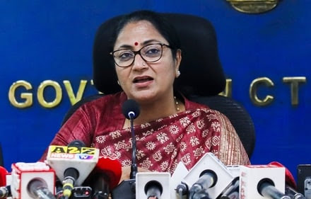 केंद्र ने सीएम रेखा गुप्ता की CRPF ‘जेड’ सिक्योरिटी वापस ली