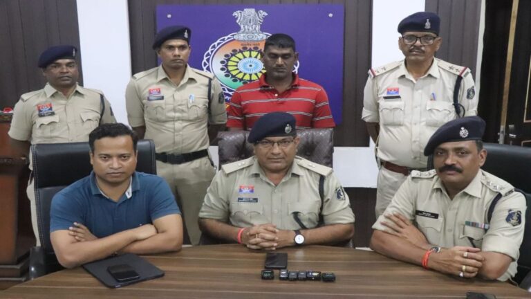 छत्तीसगढ़: भगवान से नाराज युवक 10 मंदिरों में करने लगा चोरी