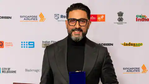 IFFM 2025: अभिषेक बच्चन ने जीता बेस्ट एक्टर अवॉर्ड, अमिताभ बोले– परिवार का गौरव