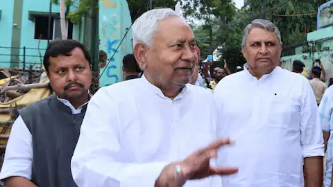 नीतीश कुमार का बड़ा ऐलान: बिहार शिक्षक भर्ती में अब स्थानीय युवाओं को मिलेगा मौका