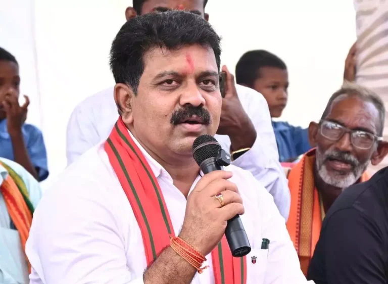 vijay-sharma-accuses-bhupesh-government-officers-scandal