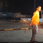 Tractor driver damages railway gate Durg