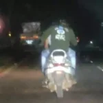 kanker-couple-romance-on-scooter-video-viral