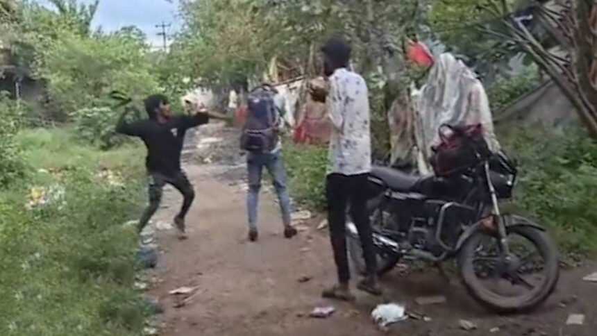 https://news4u36.in/korba-drunk-youth-belt-beating-video-viral/