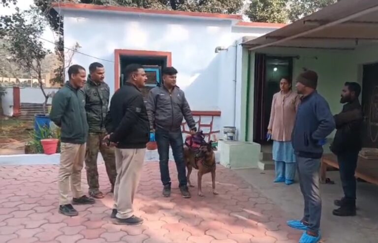 https://news4u36.in/retired-asi-house-theft-korba-10-lakh-jewellery/