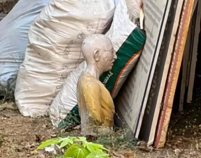 https://news4u36.in/gandhi-statue-found-in-garbage-chhattisgarh-gpm-controversy/
