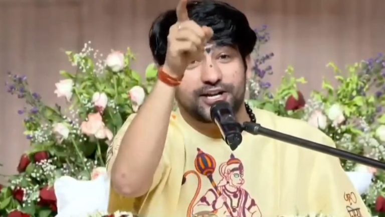 कोरबा में गरजे बागेश्वर सरकार— धर्मांतरण पर दी सीधी चेतावनी