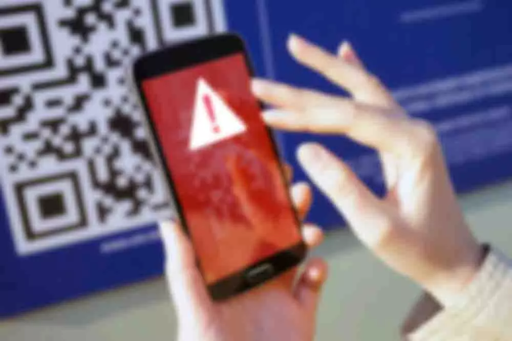 रायपुर में कर्मचारी की चालाकी देख रह जाएंगे दंग, QR बदलकर लूटे लाखों
