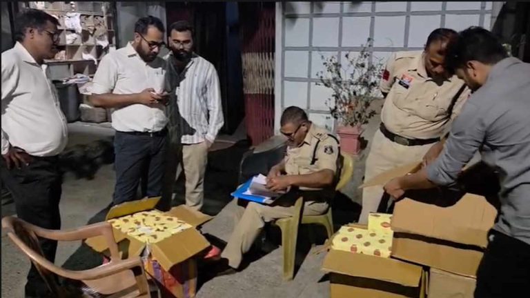 ‘गोल्ड फ्लैक’ के नाम पर धोखा! बिलासपुर में 5 लाख की नकली सिगरेट बरामद