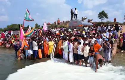 नर्मदा में 11 हजार लीटर दूध बहाने पर बवाल, धार्मिक आयोजन का वीडियो वायरल