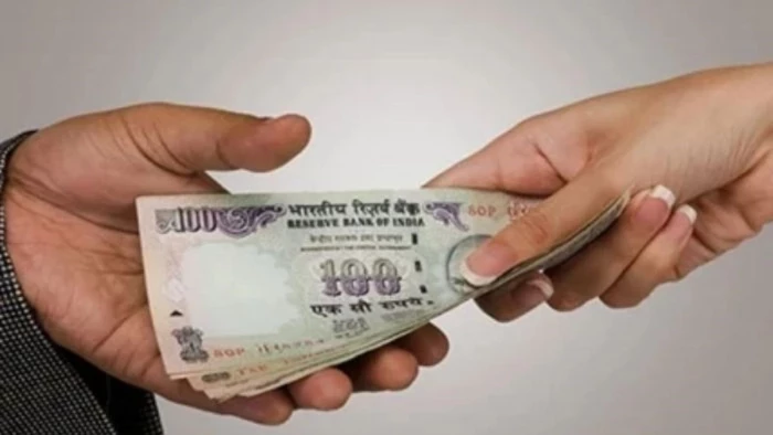 रिश्वतखोर पटवारी पर बड़ा एक्शन, 45 हजार लेते VIDEO हुआ वायरल
