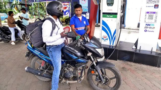 आम जनता को बड़ा झटका! फिर महंगा हुआ पेट्रोल और डीजल