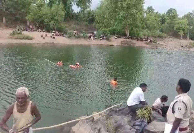 छत्तीसगढ़: दोस्तों के सामने नदी में समाया युवक, रातभर चलता रहा सर्च ऑपरेशन