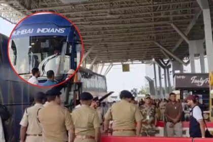 MI टीम पहुंची रायपुर, फैंस के स्वागत से गूंजा एयरपोर्ट, RCB मुकाबले को लेकर उत्साह हाई