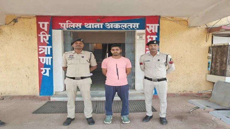 https://news4u36.in/akaltara-post-office-19-lakh-fraud-assistant-postmaster-arrested/