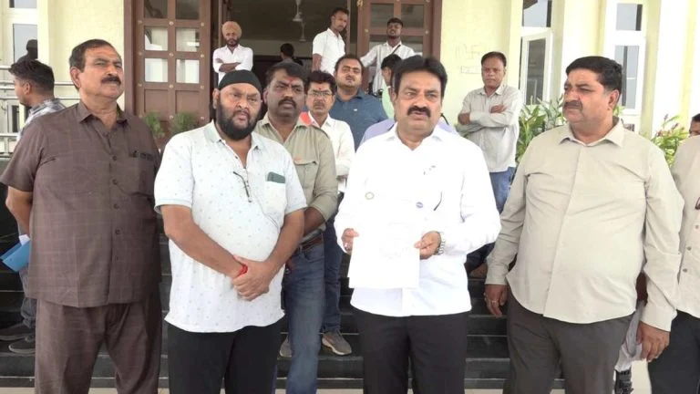 छत्तीसगढ़ में बस सफर हो सकता है महंगा, परिवहन मंत्री से मिले ऑपरेटर