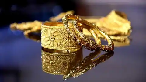 सोना-चांदी आयात पर सरकार की बड़ी सख्ती, अब 15% देना होगा शुल्क