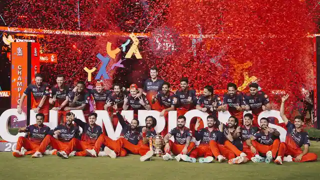 IPL 2026 ने मचा दी तबाही! 18 साल में पहली बार टूटे 10 बड़े रिकॉर्ड