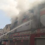रायपुर में आग का तांडव! ऑटोमोबाइल शॉप से उठीं ऊंची लपटें, मचा हड़कंप