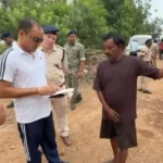 कवर्धा: अटल आवास में पुलिस की रेड! भागने लगे संदिग्ध, मचा हड़कंप!: Atal Awas Raid Kavardha
