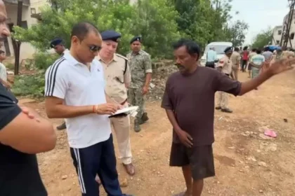 कवर्धा: अटल आवास में पुलिस की रेड! भागने लगे संदिग्ध, मचा हड़कंप!: Atal Awas Raid Kavardha
