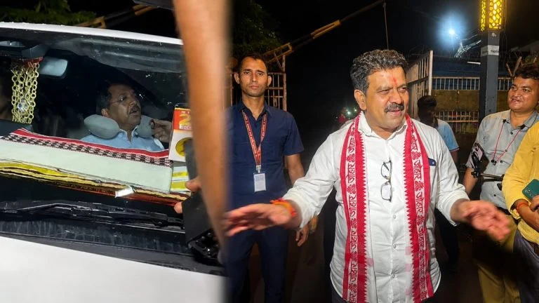 रात 2 बजे तक CM हाउस में चला मंथन, फेरबदल की चर्चाओं पर नेताओं ने तोड़ी चुप्पी