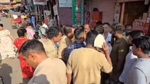 काशी विश्वनाथ मंदिर के बाहर अचानक चली गोली, मची अफरा-तफरी... 3 लोग हुए घायल