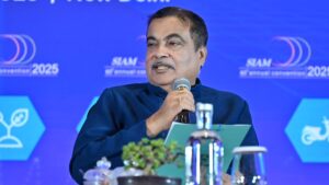 'E20 नहीं चाहिए तो 100% पेट्रोल खरीदिए', गडकरी ने विवाद पर रखी अपनी बात
