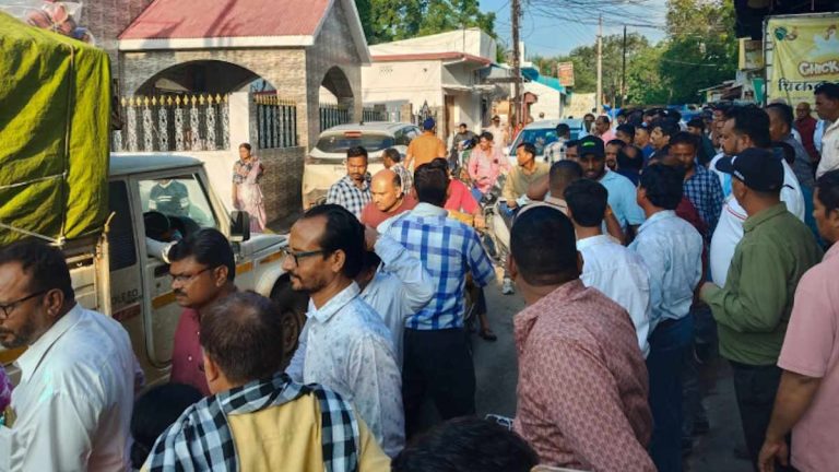 https://news4u36.in/dongargarh-forex-scam-protest/