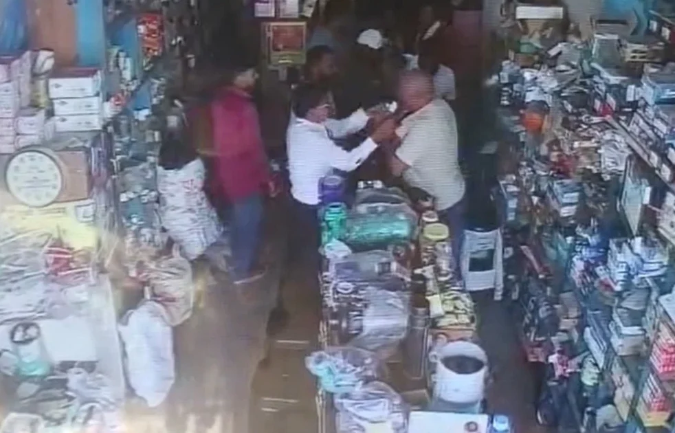 कवर्धा में दिनदहाड़े हंगामा! व्यापारी को जबरन फार्महाउस ले जाकर की मारपीट