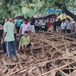 गरियाबंद: रथयात्रा में मचा हड़कंप! बारिश से बचने पहुंचे लोग, तभी ढह गया पूरा होटल