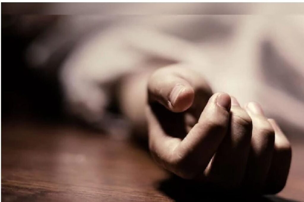 https://news4u36.in/dantewada-ex-sarpanch-wife-murder-affair-suspicion/