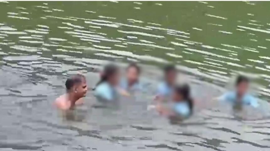 https://news4u36.in/alwar-school-principal-video-viral-suspended-students-dam/