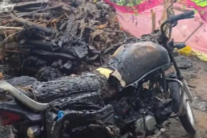 https://news4u36.in/bemetara-pausari-village-three-bikes-set-on-fire-midnight/